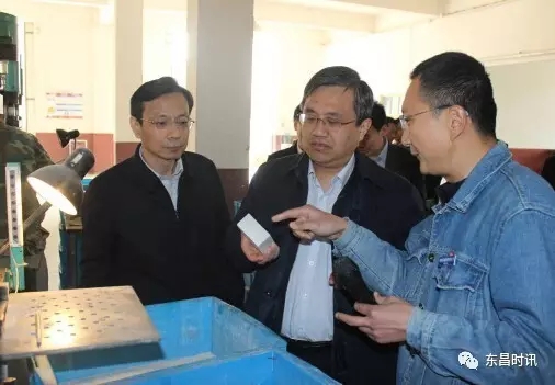 市長(zhǎng)宋軍繼來(lái)我公司調(diào)研，公司總經(jīng)理范...